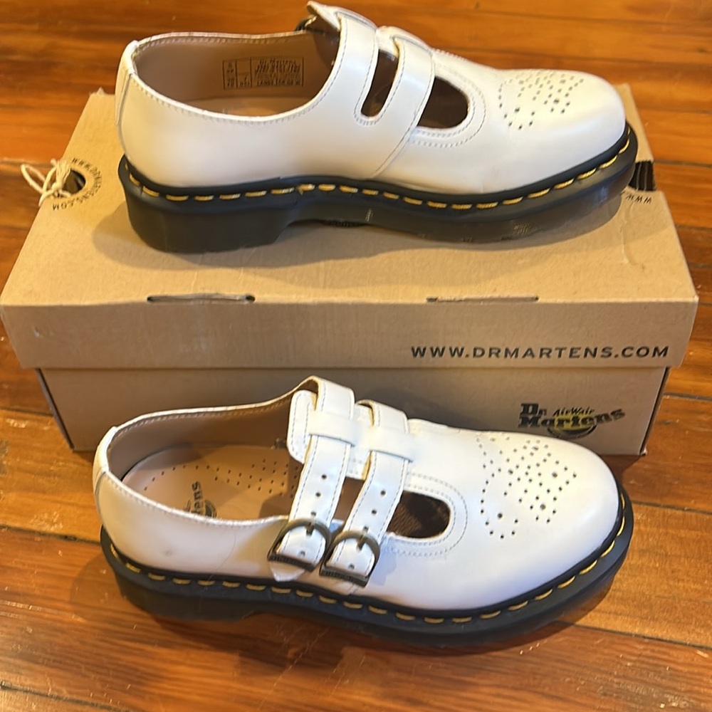 Dr Marten Mary Jane’s -white
